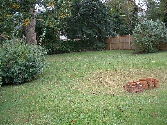 4th image of 3811 Cedar Dr