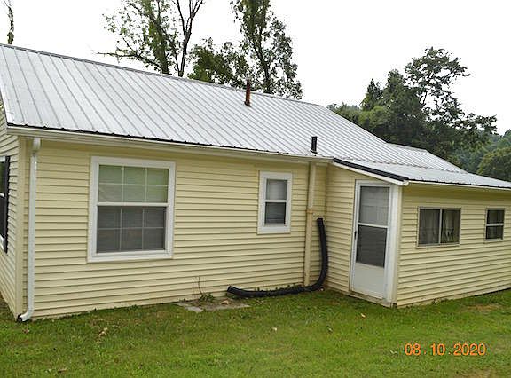 3rd image of 115 Marie Ln