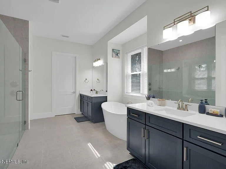 586 A1a N — Photo 17