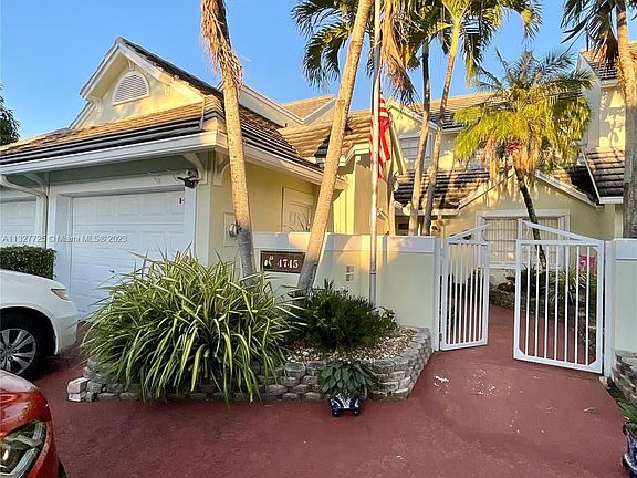 3rd image of 4745 NW 98th Pl