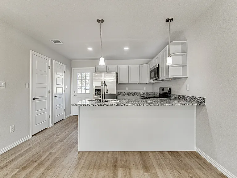 406 Grand Ave — Photo 7