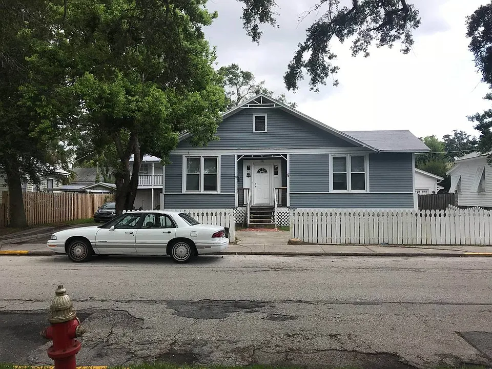 60 Carrera St