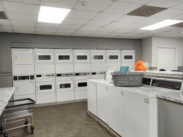 Deer Valley Apartments