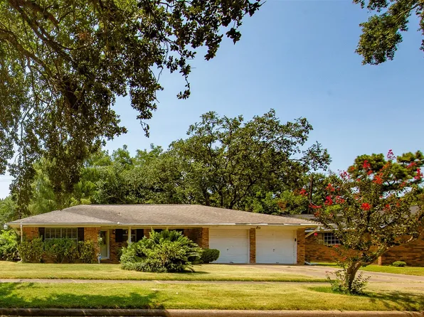 10714 Ballantine St, Houston, TX 77075