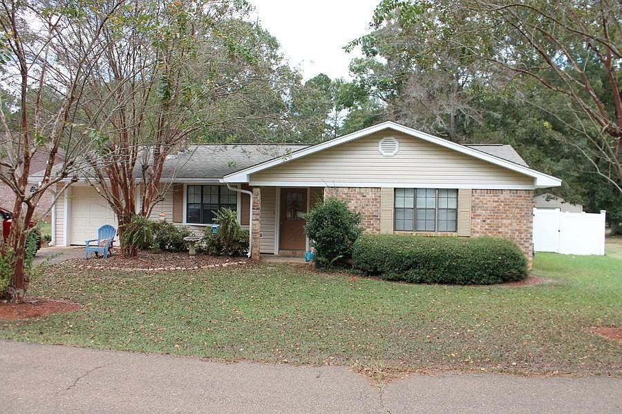1st image of 307 Stewart Dr