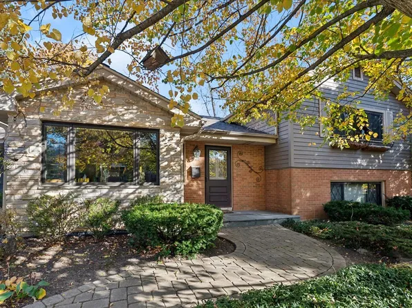 1565 Crabtree Ln, Deerfield, IL 60015