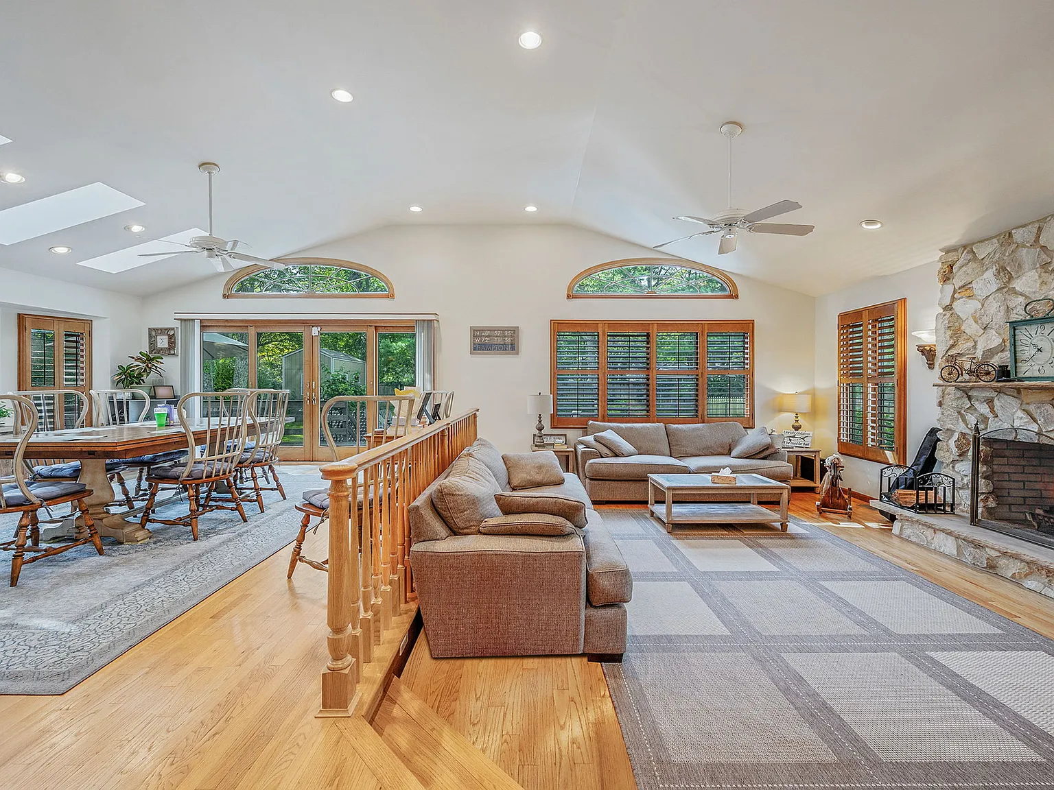 Seasonal Retreat On Bay Drive — Photo 4