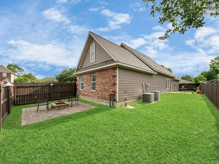 1603 Dove Run — Photo 33