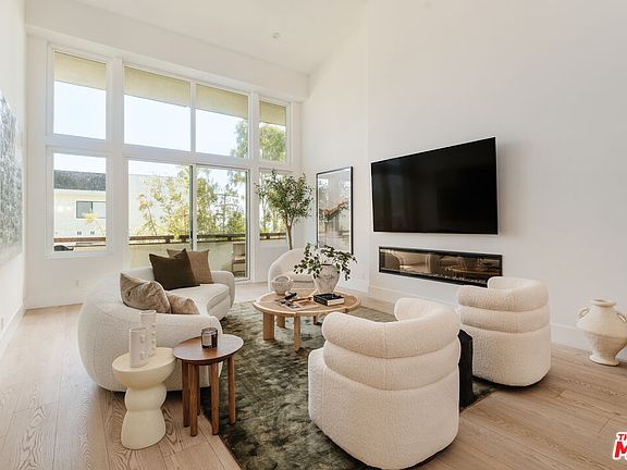 3rd image of 1277 S Beverly Glen Blvd APT 408