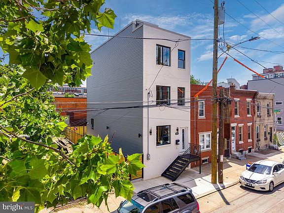 3rd image of 2641 Martha St