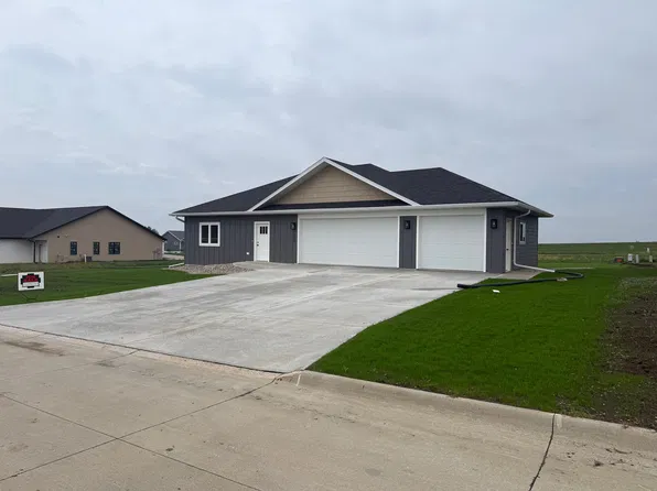 1509 Lincoln Pl SE, Orange City, IA 51041