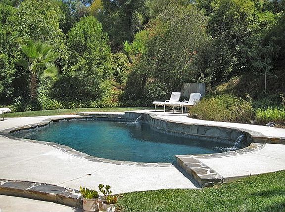 Private Yard with Grey Bottom Pool