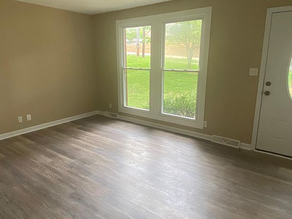3rd image of 2604 Delano Dr