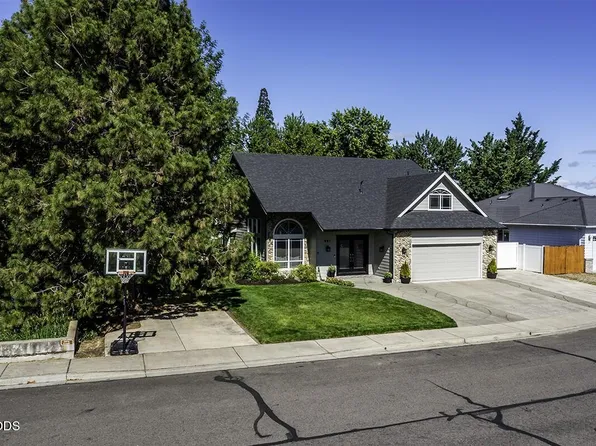 861 Mendolia Way, Central Pt, OR 97502