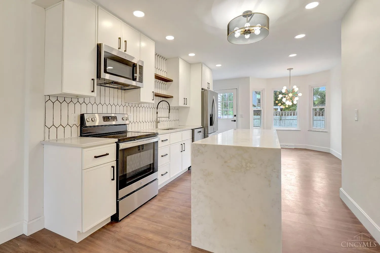 5 bed, 3.5 bath, $3,395 — Photo 3