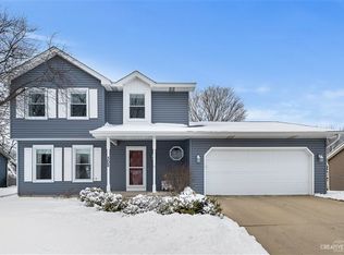 302 Acorn Dr, North Aurora, IL 60542