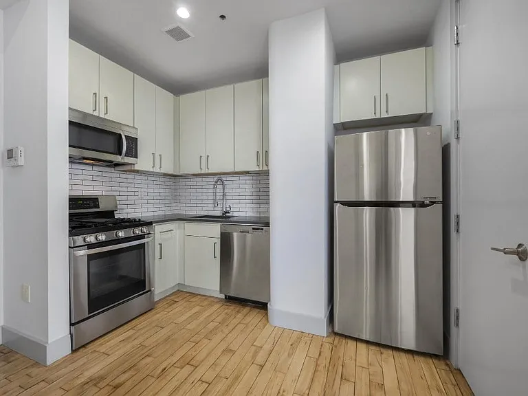1381 Myrtle Ave #2E — Photo 1