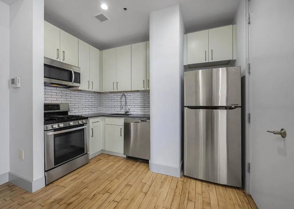 1381 Myrtle Ave #2E