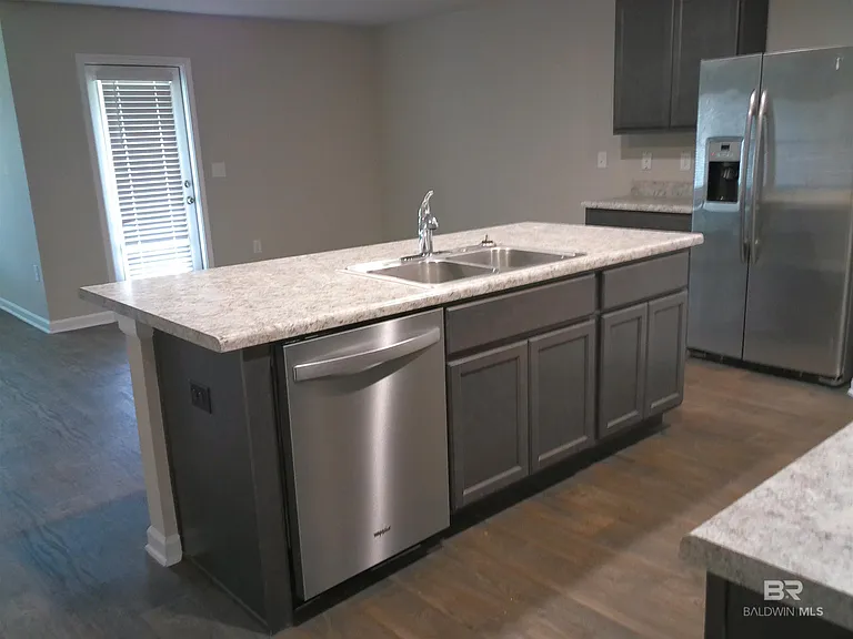 224 Fulham Ln — Photo 3