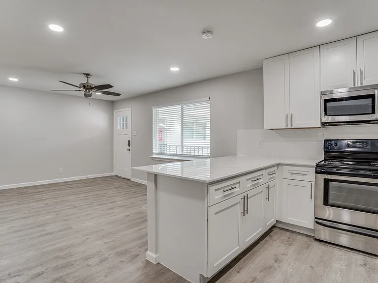 5444 Gaston Ave #203 — Photo 6