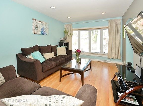 2nd image of 4905 S Leamington Ave