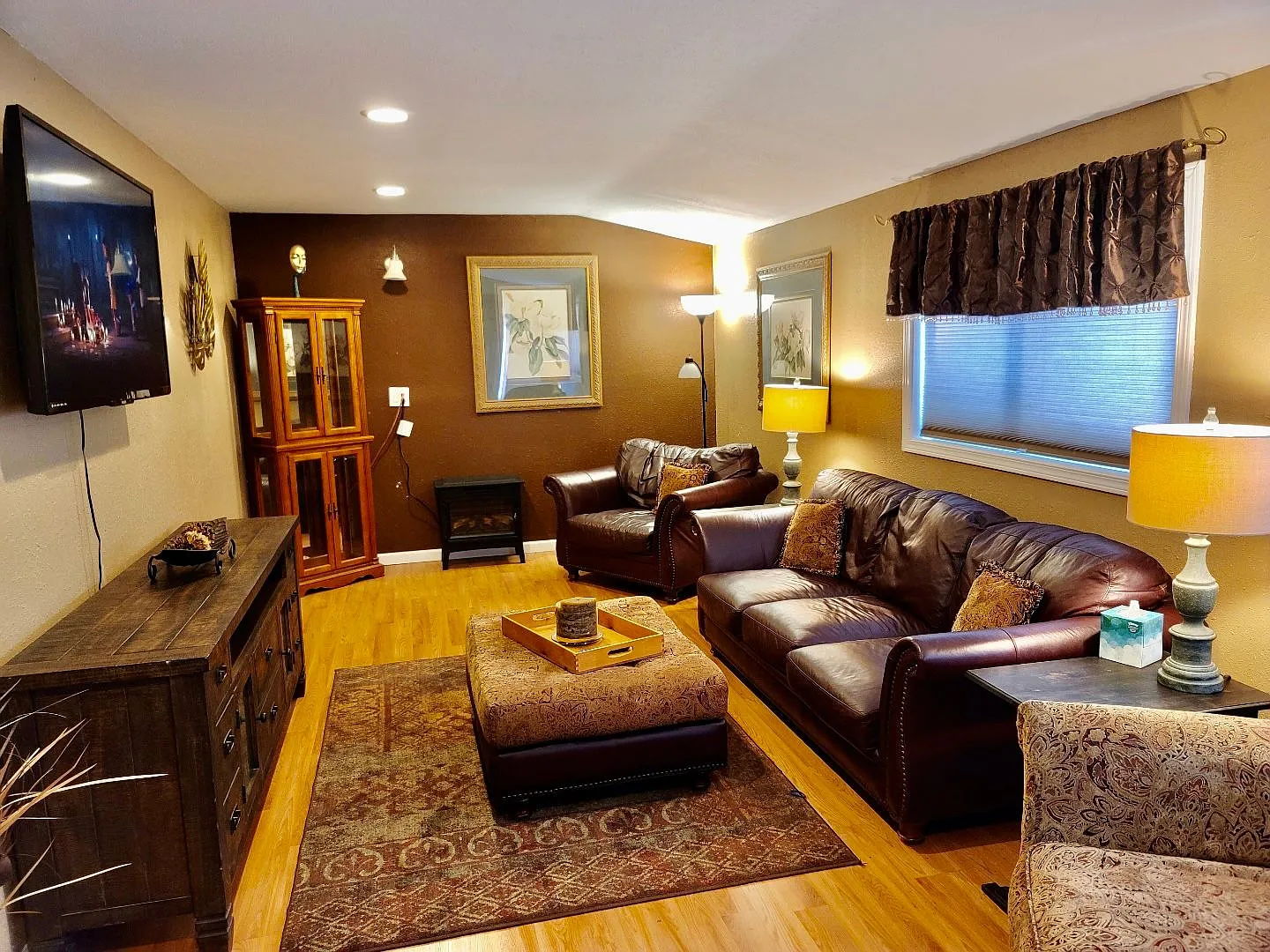 Perfect For A Traveling Nurse Or Other Professional! High End Fully Furnished 1bdrm, 1.5 Bath Uni... — Photo 3
