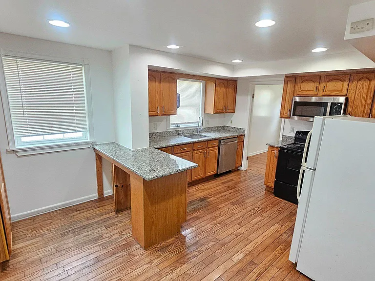 328 Rees Dr — Photo 14