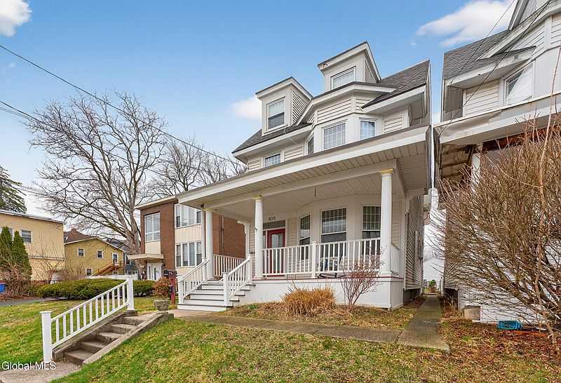 3rd image of 835 Lancaster Street