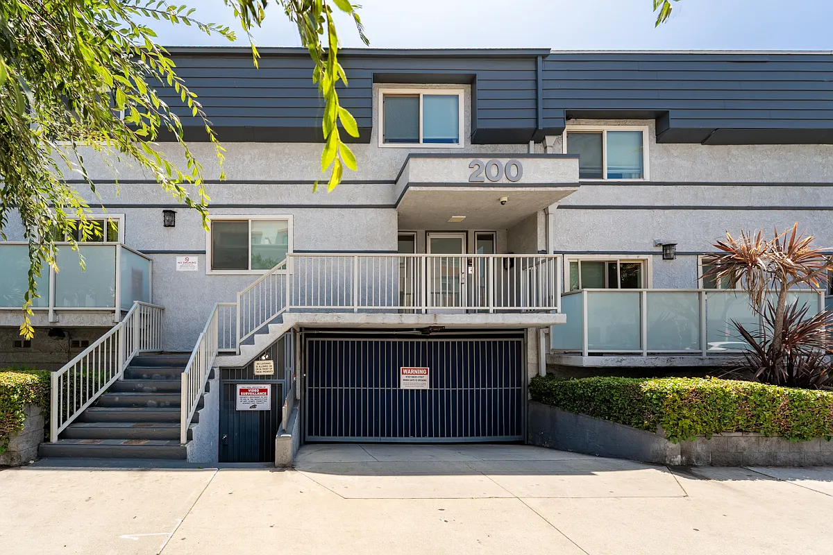 200 Elm Ave — Photo 2
