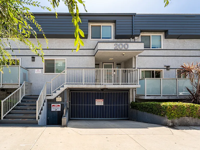 200 Elm Ave #15 — Photo 2