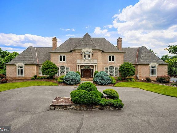 3rd image of 9305 Belle Terre Way