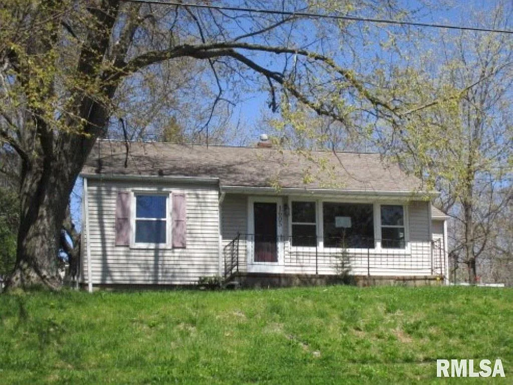 1605 E London Ave photo 1