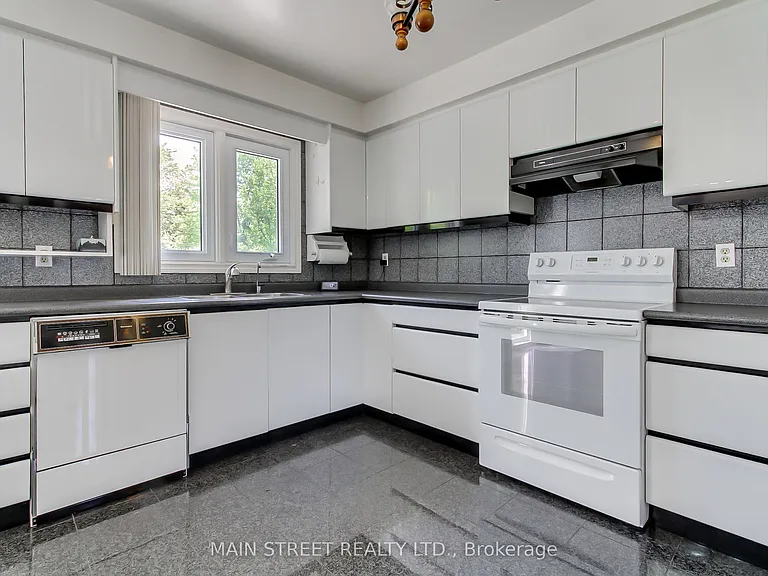 223 Burns Blvd — Photo 8