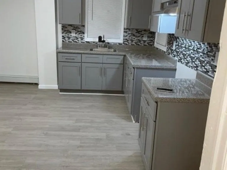 46 11th Ave W #3 — Photo 11