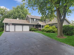 25333 N Cayuga Trl, Lake Barrington, IL 60010