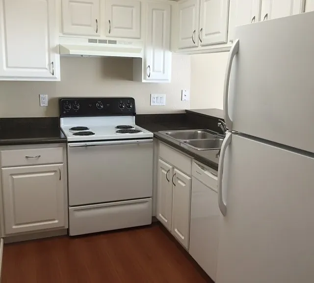 Lincoln Park Apartments — Photo 27