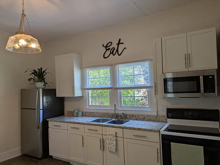 219 E Pressley Ave — Photo 14
