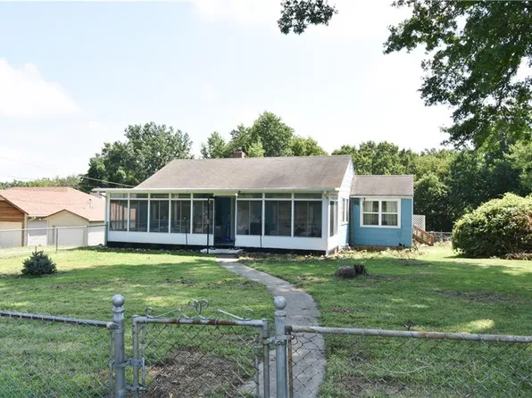 3715 N River Blvd, Sugar Creek, MO 64050