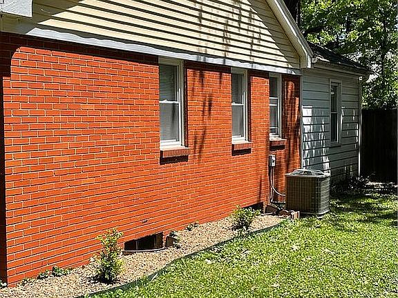 3rd image of 1615 E Blackford Ave