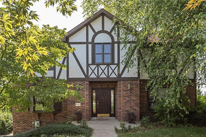 1005 Timberwood Ct photo 1