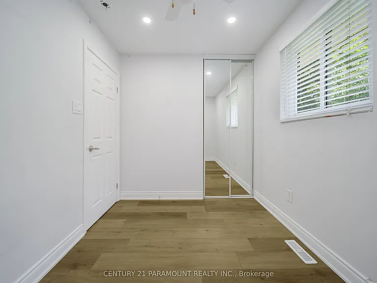 11 Gondola Cres — Photo 22