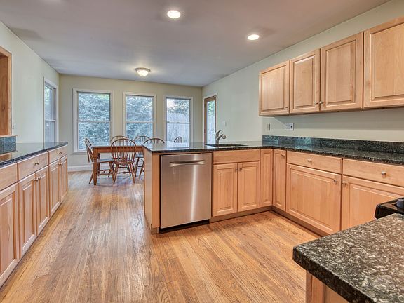 3rd image of 20 Sycamore Dr