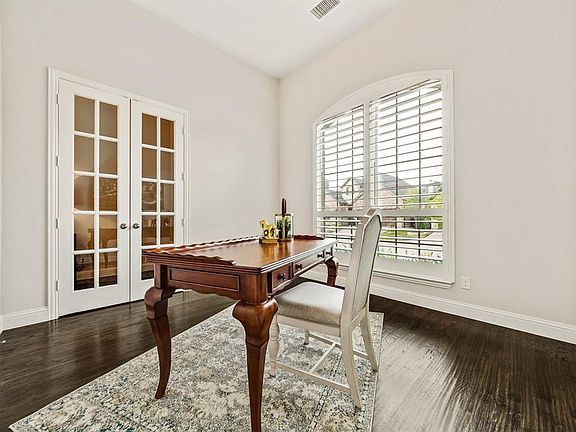5th image of 2516 Saffire Way