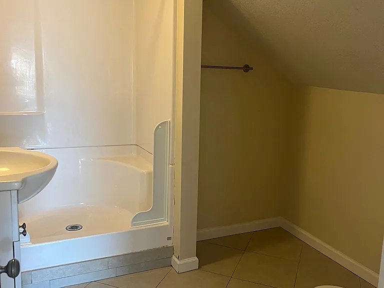 2233 Summit St #B — Photo 10
