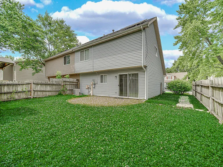 1807 Whitney Dr — Photo 23