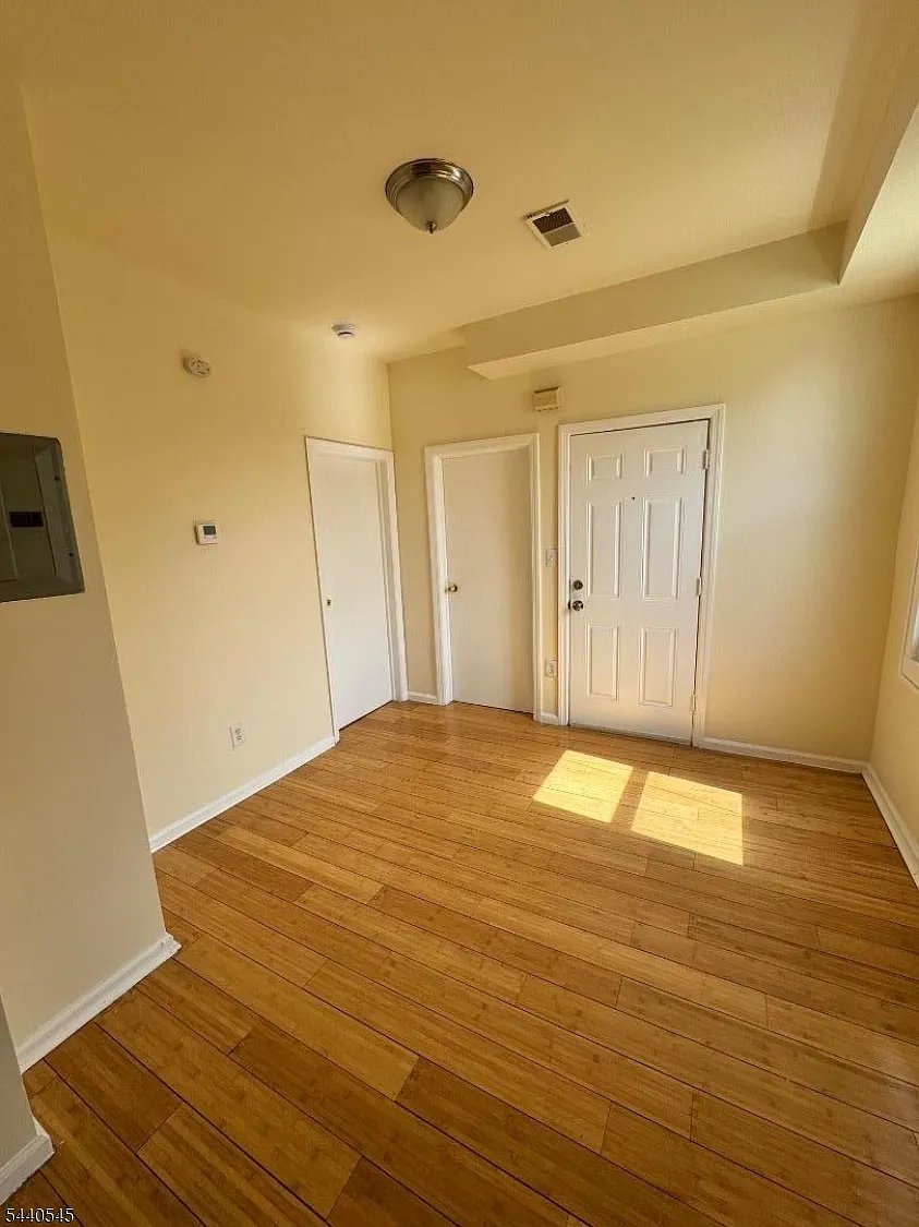 2 bed, 1.0 bath, $1,875 — Photo 2