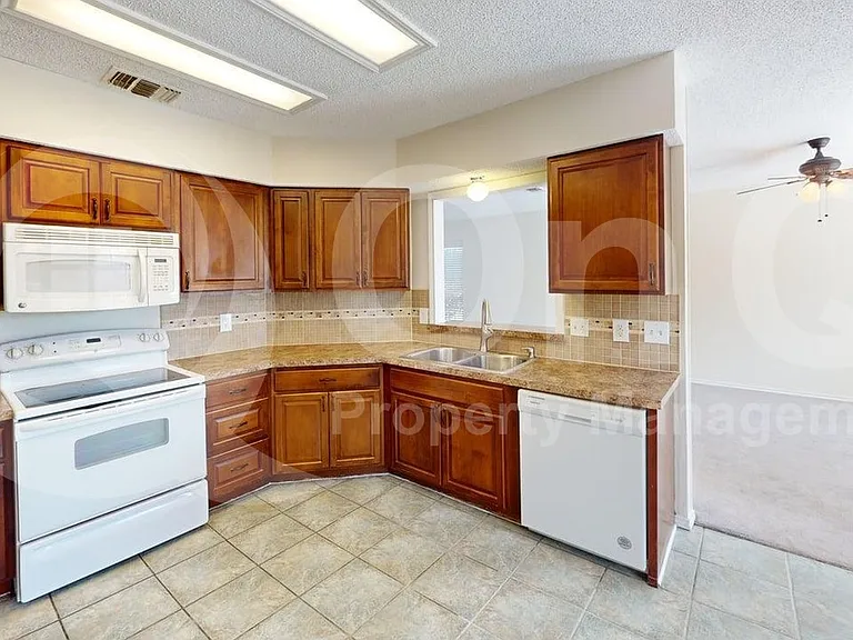 1414 Bogard Ln — Photo 7