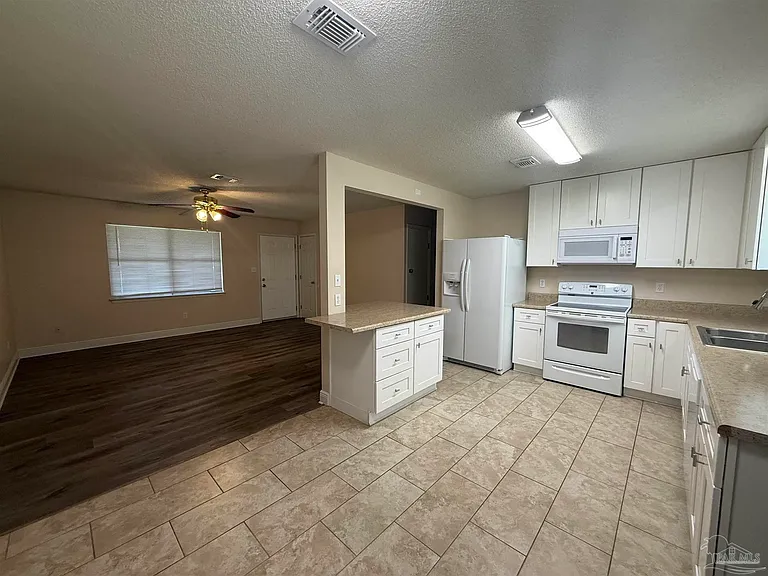 321 Forest Hills Dr — Photo 4