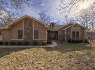 924 Woodlake Dr, Innsbrook, MO
