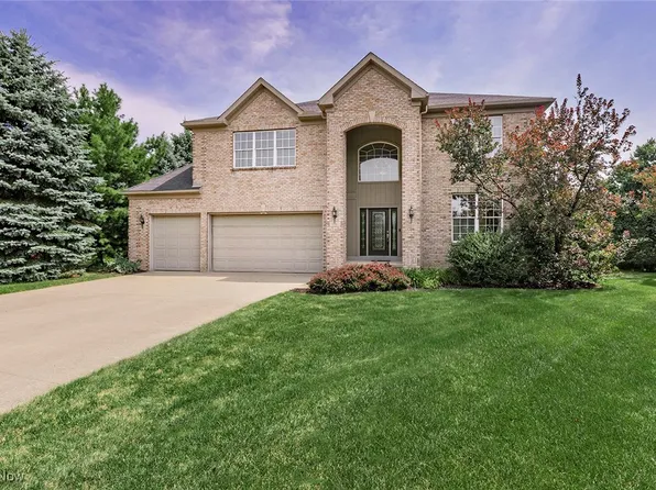 14 Meadow Crest Cir, Hinckley, OH 44233